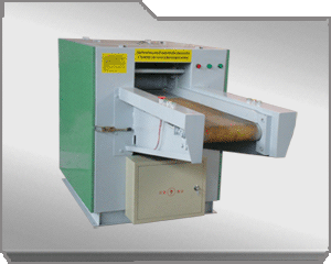 Fabric cutting machine